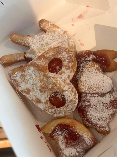 Spitzbuben backen beim Maier Beck 